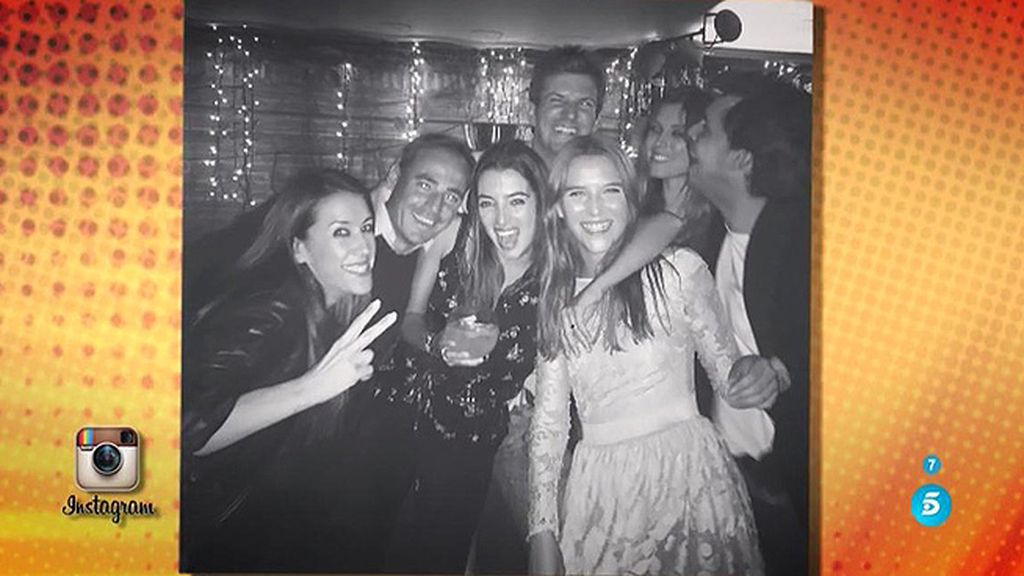 La modelo celebra su cumpleaños junto a su padre y unos amigos