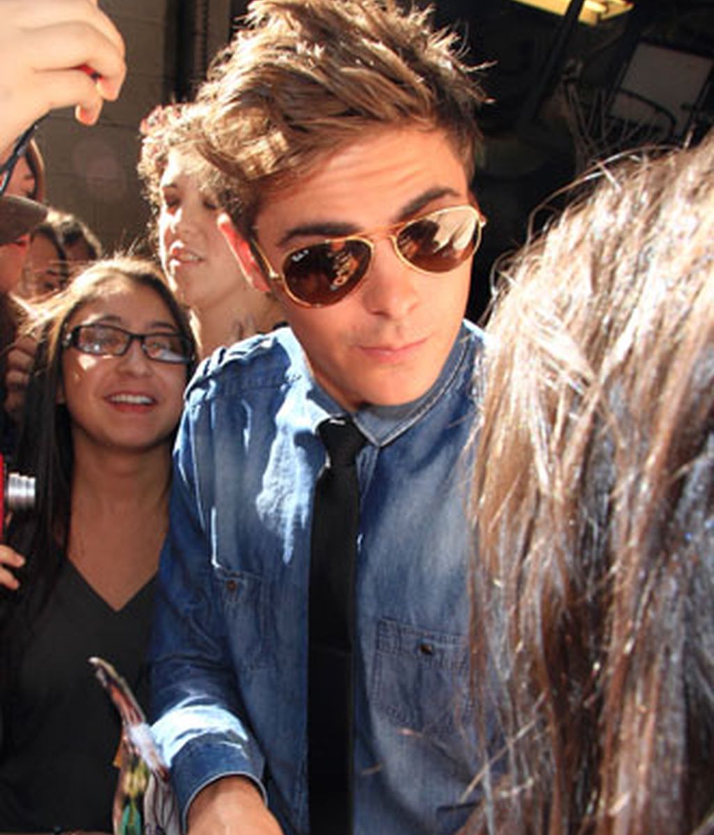 Zac Efron revoluciona el aeropuerto de Los Ángeles