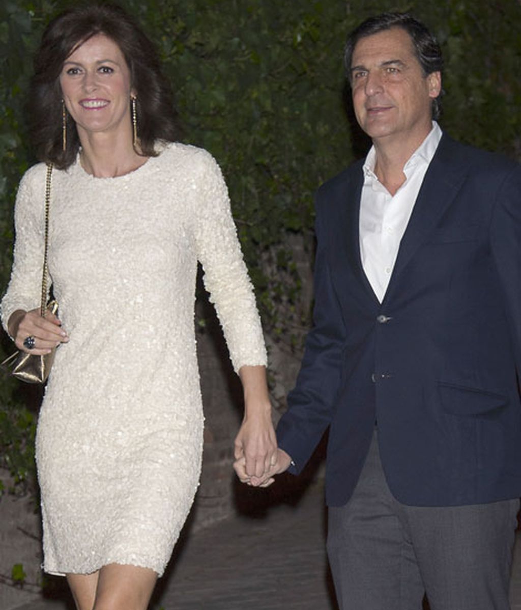 Nuria March y su marido, José María Pasquín, llegando a la fiesta
