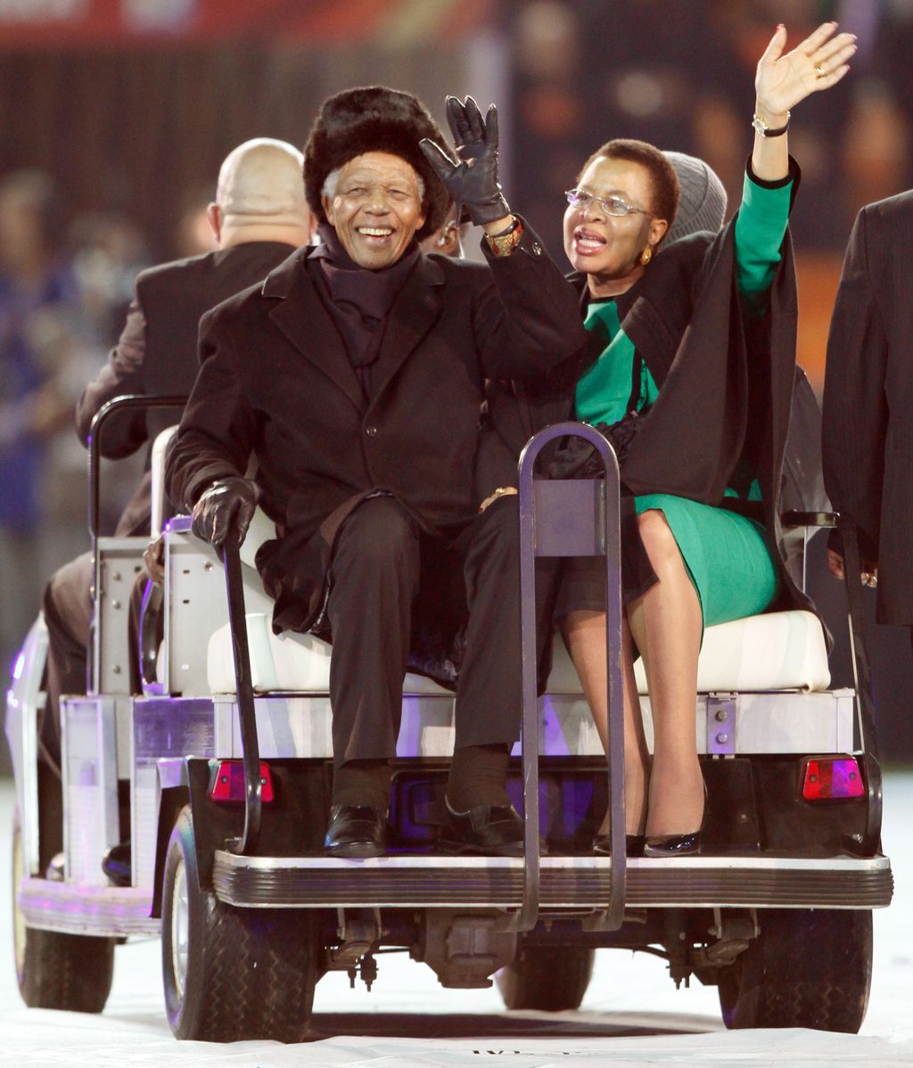 Mandela y su mujer, durante el Mundial de fútbol de Sudáfrica en 2010