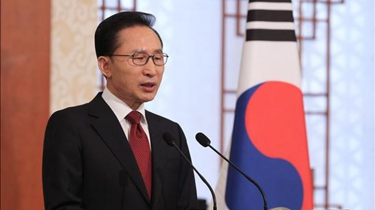 El presidente surcoreano, Lee Myung-bak, durante su discurso de año nuevo en su oficina presidencial en Seúl, Corea del Sur. EFE/Archivo