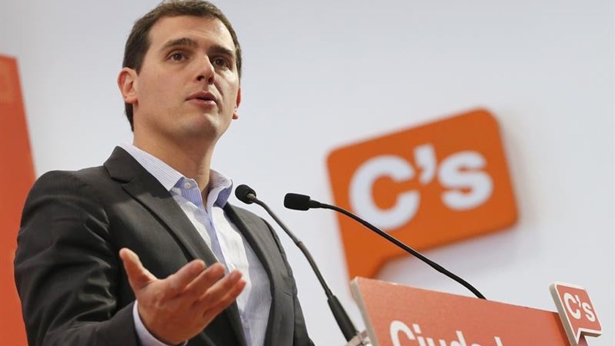 Rivera dice que C's y PSOE apuestan por la "suma" de otras fuerzas