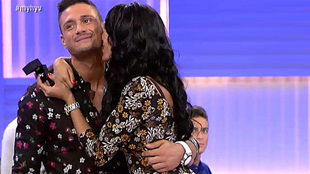 Ángel, a Aura: "quiero compartir mi vida contigo"