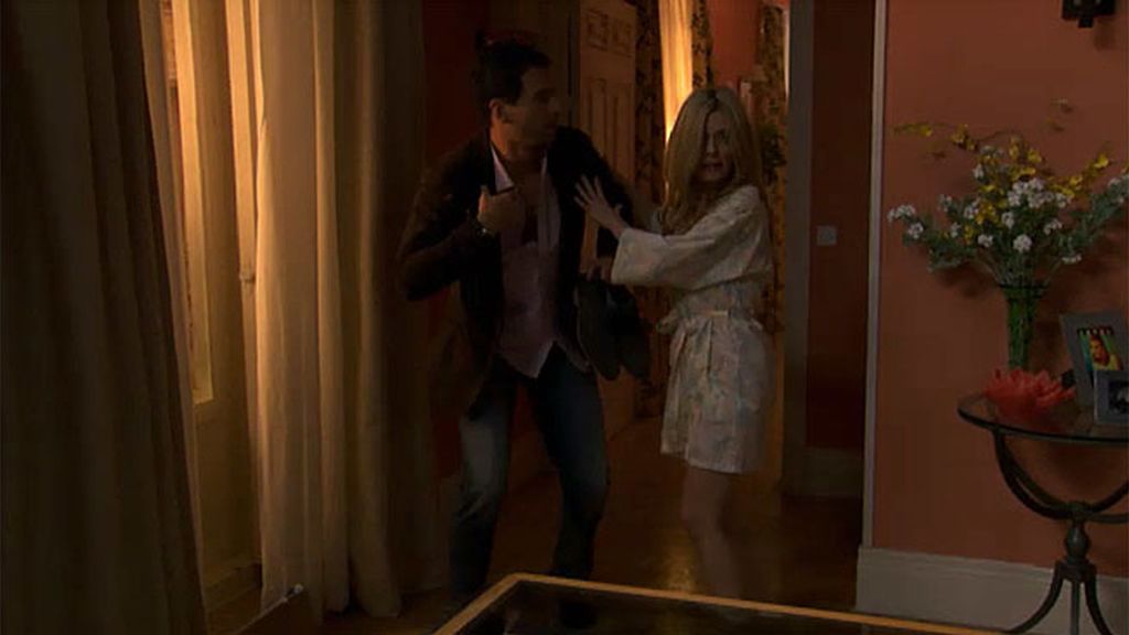 Pedro y Carlota continúan su affaire pero... surgen los problemas