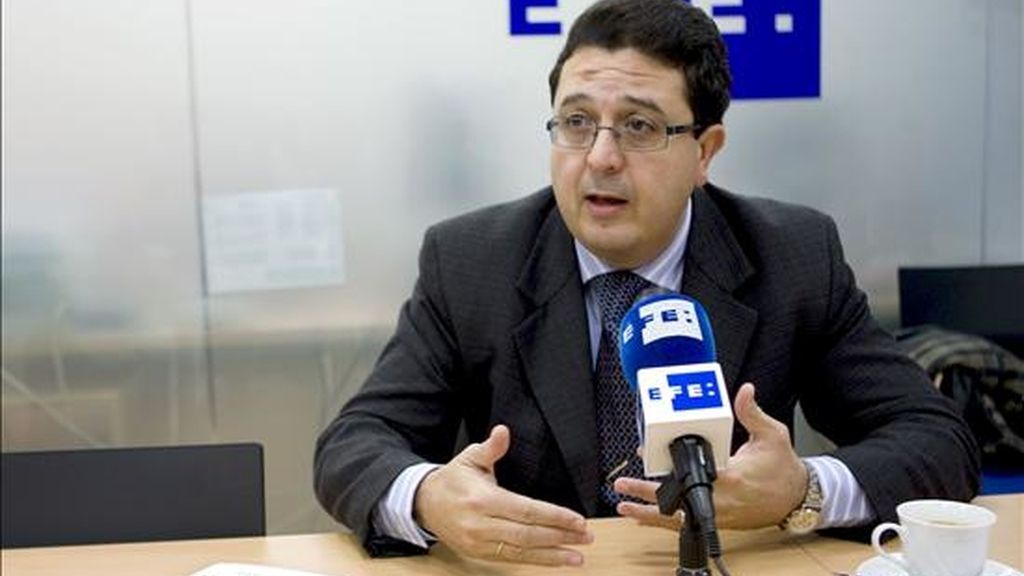 El juez de Familia 7 de Sevilla, Francisco Serrano, durante la entrevista que ha concedido a EFE en la que ha dicho que ve injusta la Ley Integral contra la Violencia de Género y ha advertido de su posible "efecto perverso", al proteger "situaciones de abuso" y no a las mujeres que realmente sufren maltrato. EFE El juez de Familia 7 de Sevilla, Francisco Serrano, durante la entrevista que ha concedido a EFE en la que ha dicho que ve injusta la Ley Integral contra la Violencia de Género y ha advertido de su posible "efecto perverso", al proteger "situaciones de abuso" y no a las mujeres que realmente sufren maltrato. EFE