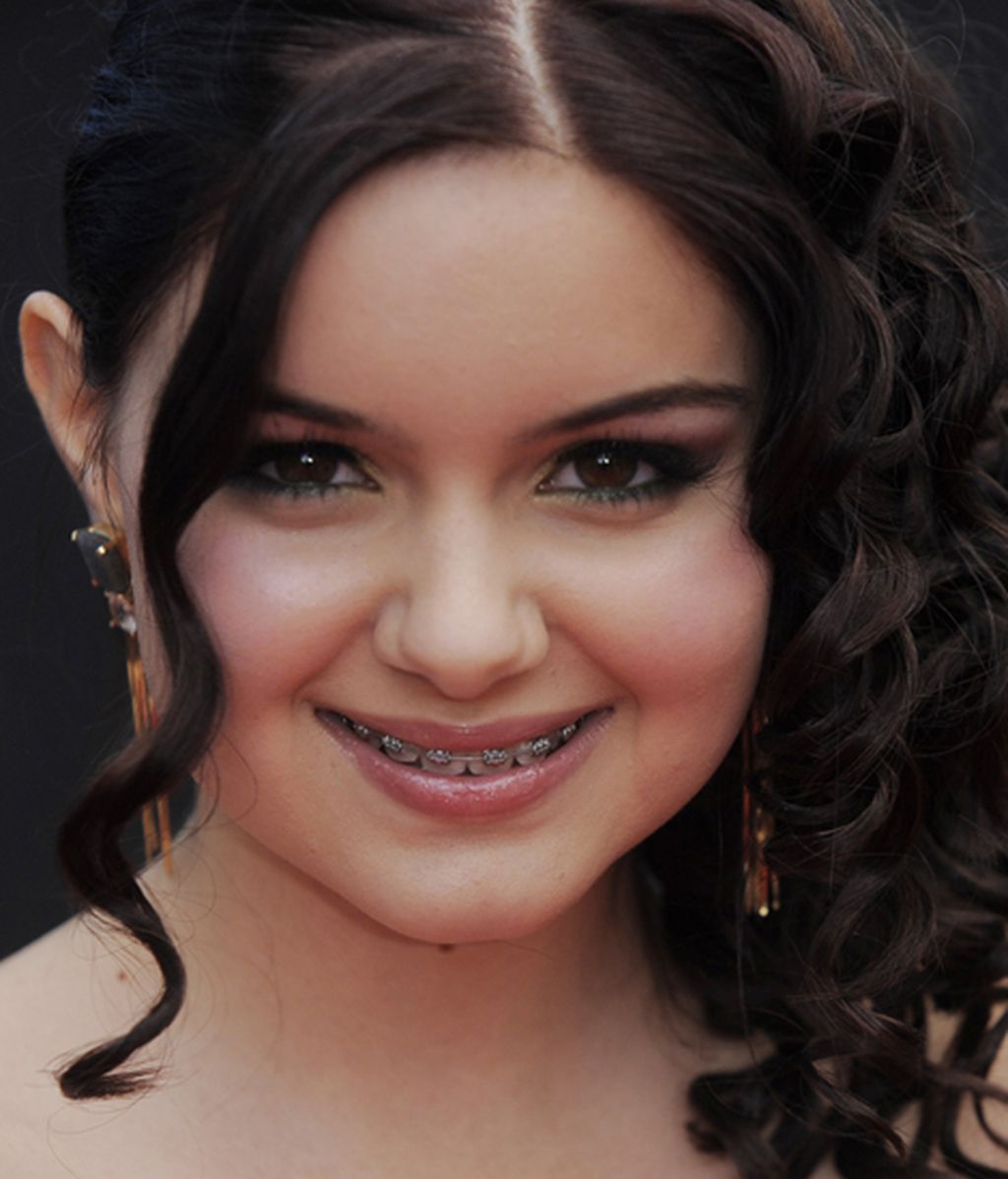 La joven actriz Ariel Winter, sonriente en un photocall
