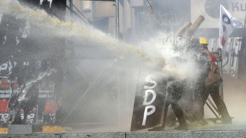 Plaza Taksim, escenario de guerra en Turquía
