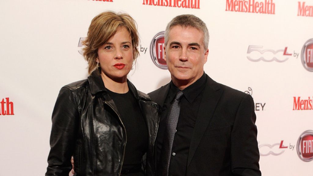 David Cantero recibió el premio a la Comunicación de manos de Isabel Jimenez