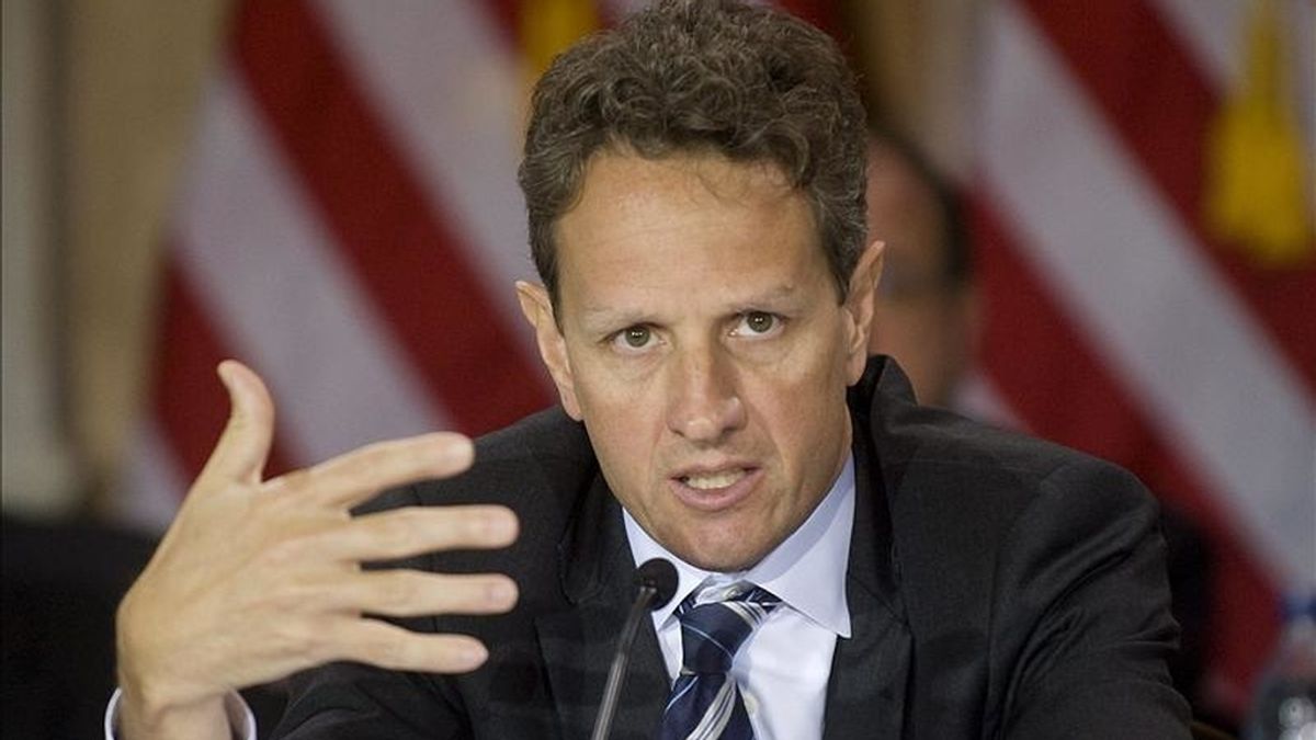 El secretario estadounidense del Tesoro, Timothy Geithner, indicó que los responsables de las economías europeas "han tomado la decisión de que harán cuanto es necesario para impedir que esta crisis vaya más allá de los países que inicialmente fueron el centro de tanta presión". EFE/Archivo