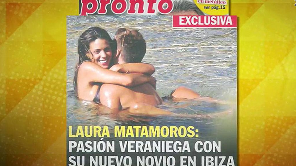 Disfrutan de una jornada de sol en una cala de Ibiza