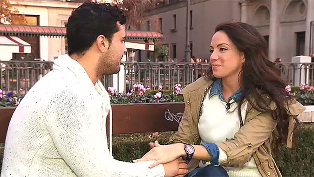 Samira se despide de Javier con un beso