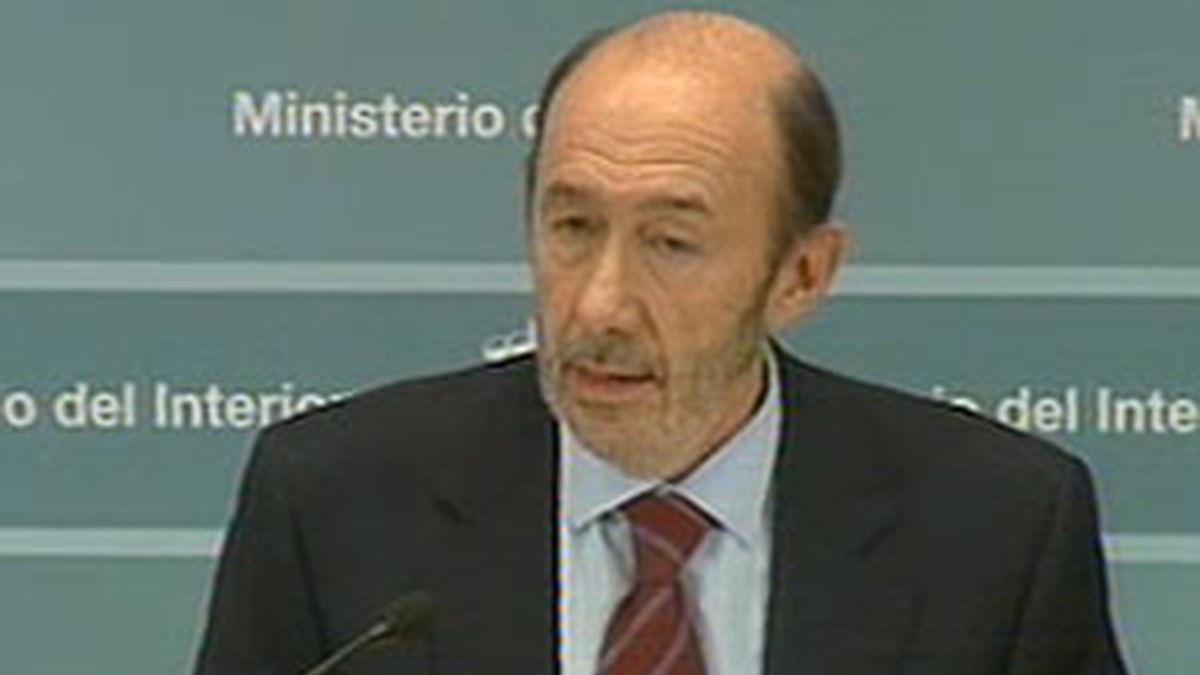 El vicepresidente Alfredo Pérez Rubalcaba ha comparecido de forma breve y sin preguntas para valorar el comunicado de ETA. Vídeo: ATLAS El vicepresidente Alfredo Pérez Rubalcaba ha comparecido de forma breve y sin preguntas para valorar el comunicado de ETA. Vídeo: ATLAS