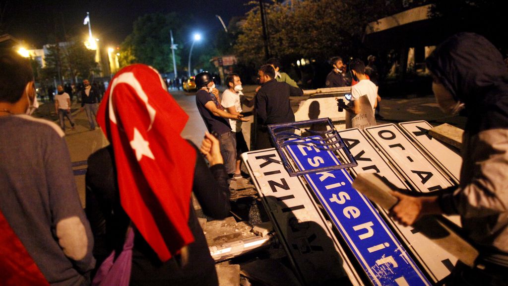 Plaza Taksim, escenario de guerra en Turquía