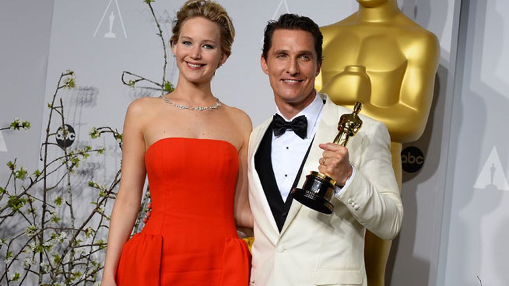Matthew McConaughey, mejor actor, con Jennifer Lawrence
