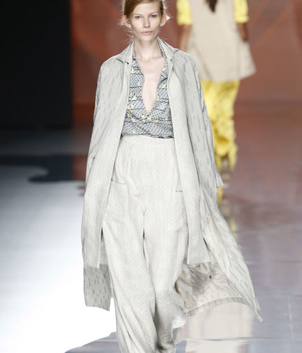 Siluetas fluidas y prints marineros