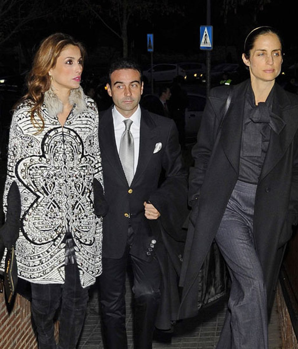 El torero Enrique Ponce junto a Paloma Cuevas y a Carolina Adriana Herrera