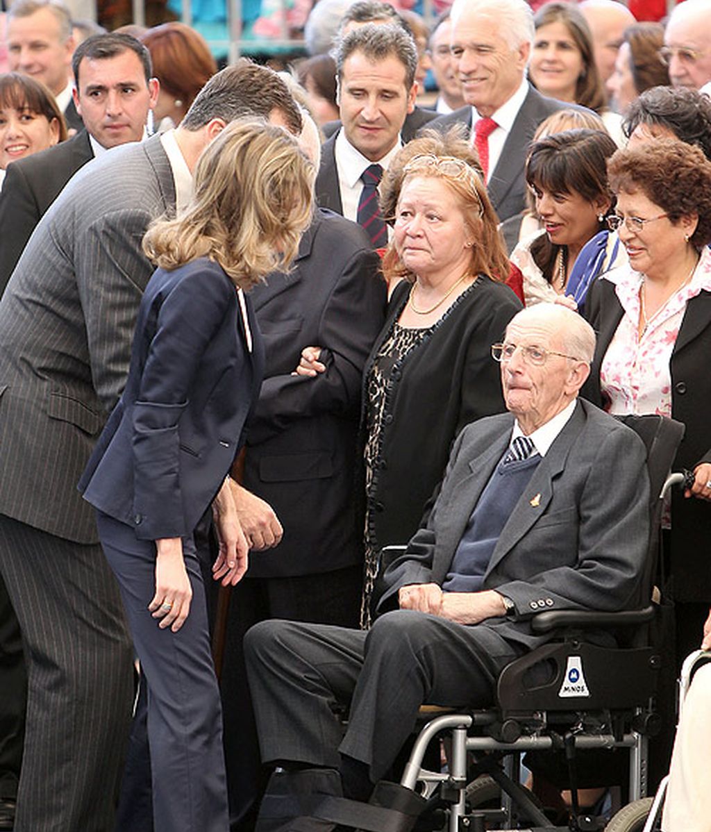 Letizia, manga 3/4 y ondulaciones; ¿Se esconde ahora?