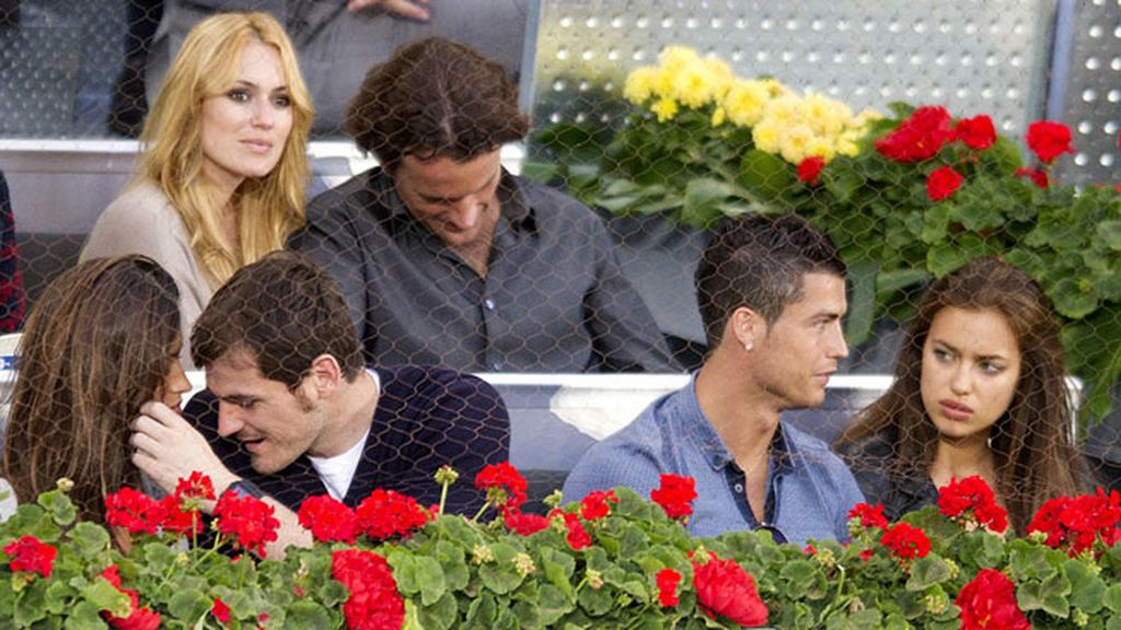 Trío de parejas vip:Casillas, Sara Carbonero,Cerezuela, Mollá, Irina y CR7