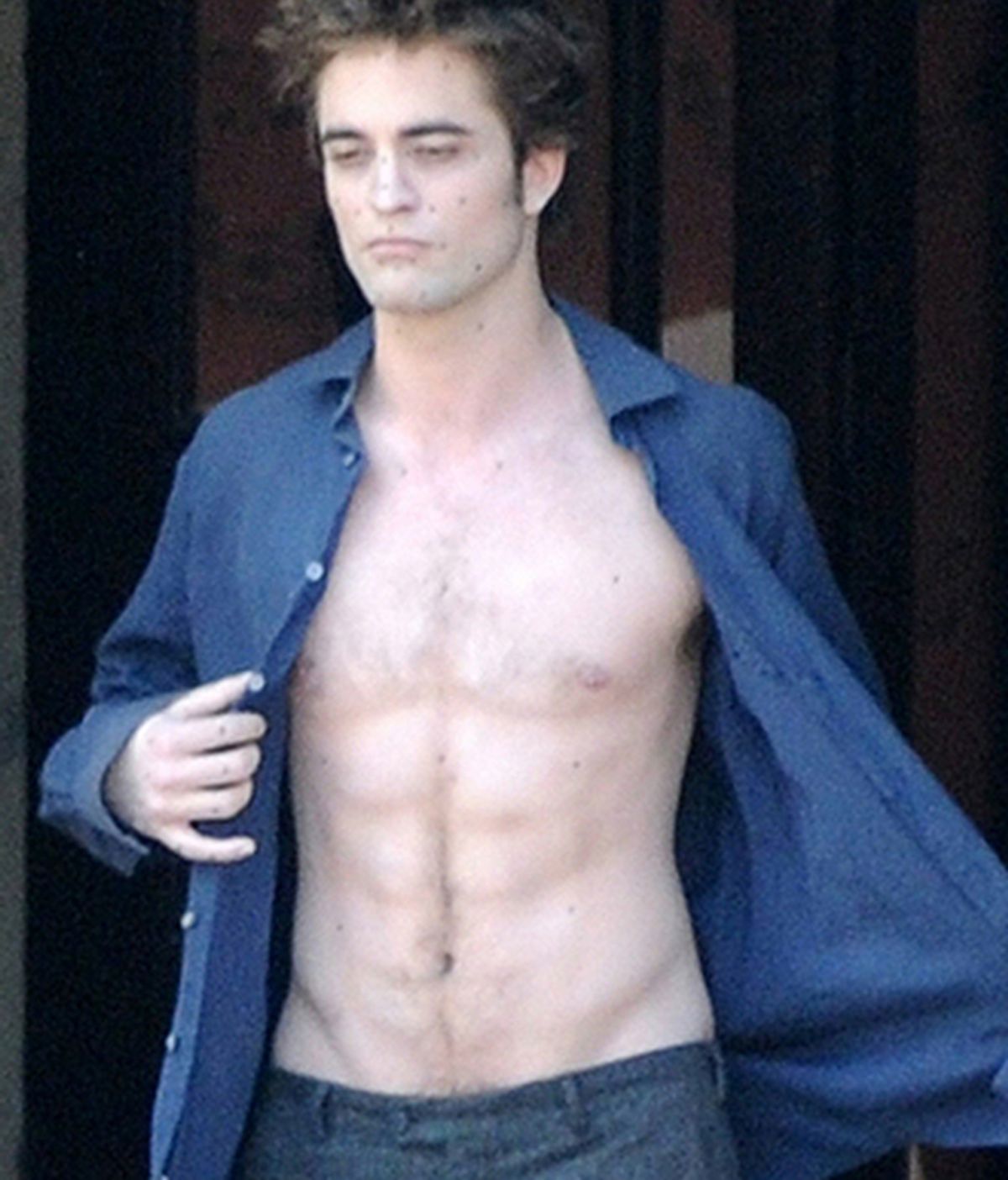 Robert Pattinson está tratando de ganar masa muscular para darle más credibilidad a su personaje de la saga Crepúsculo.