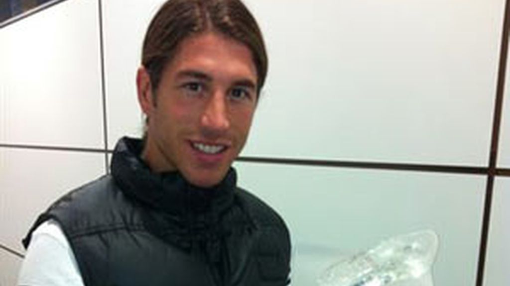 Sergio Ramos enseña su regalo en su Twitter