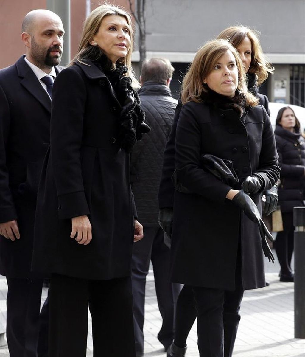Sáenz de Santamaría en el funeral de José Manuel Lara