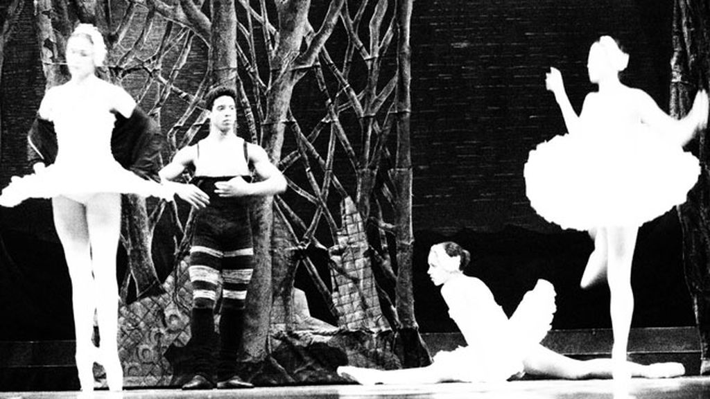 El ensayo general de 'El Lago de los Cisnes' de Alonso, foto a foto