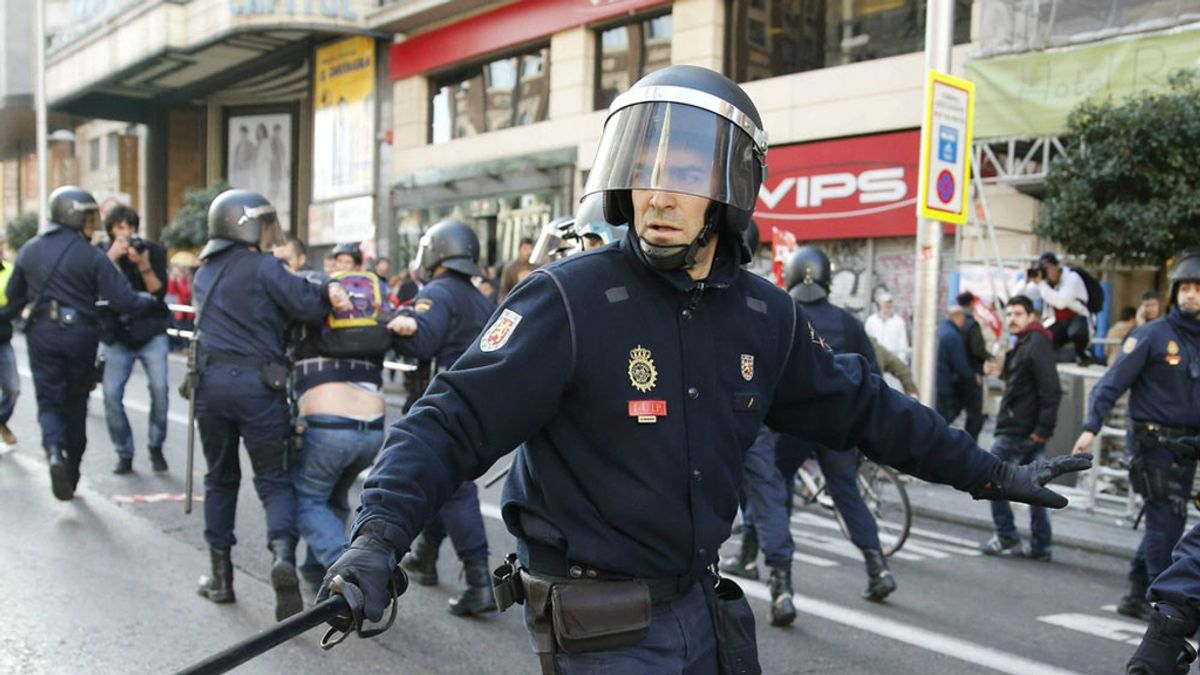 La policía carga en la Gran Vía de Madrid