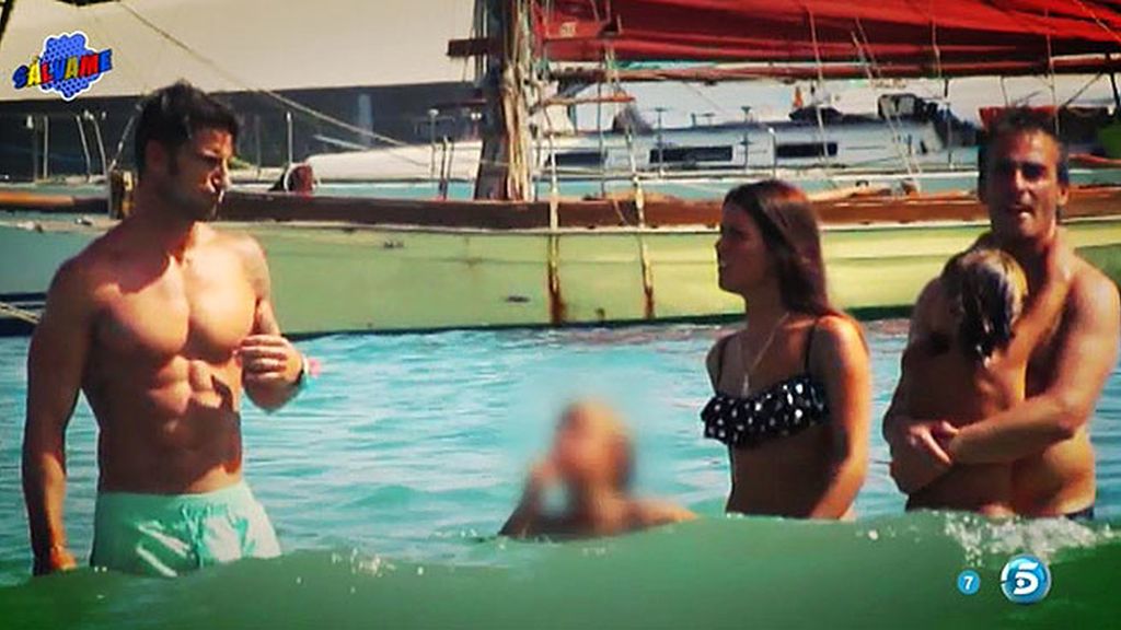 Aitor Ocio disfruta de un día de sol junto a su chica