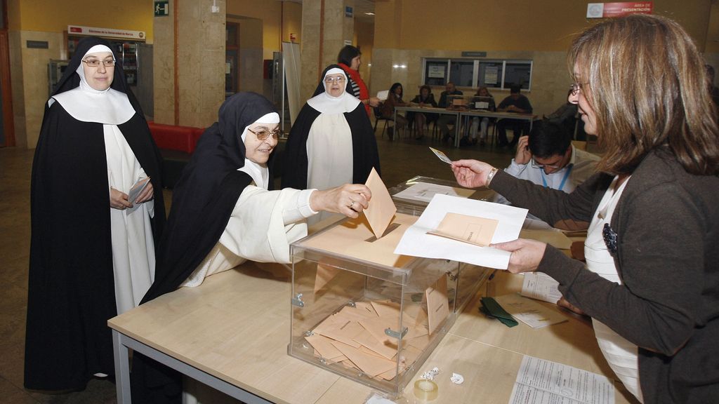 Tres monjas ejercen su voto en Murcia