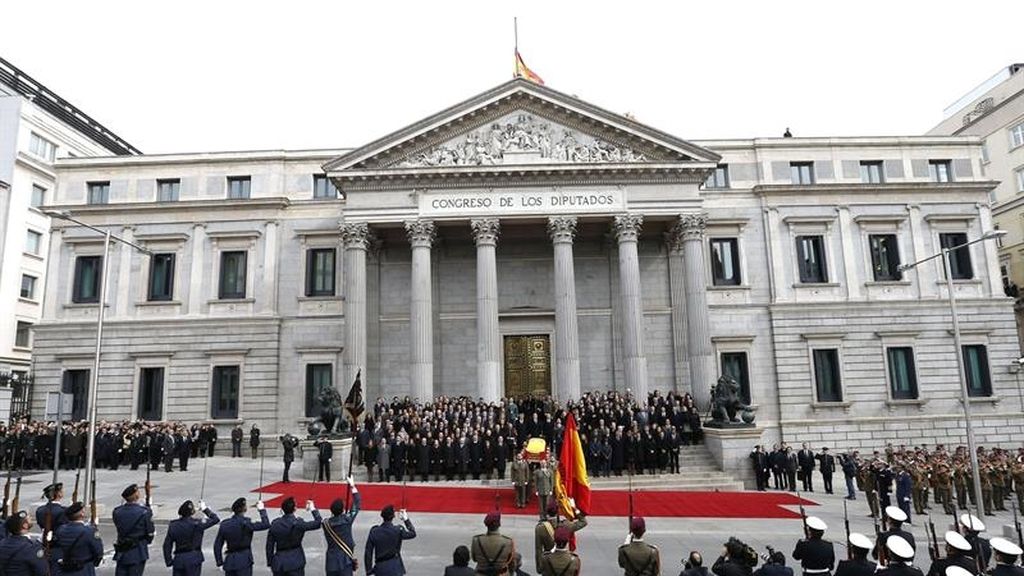 Multitudinario adiós a Adolfo Suárez