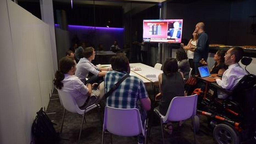 Unidos Podemos esperan reunidos los resultados electorales