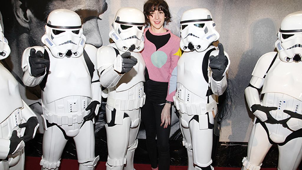 Brianda Fitz-James Stuart escoltada por la guardia imperial