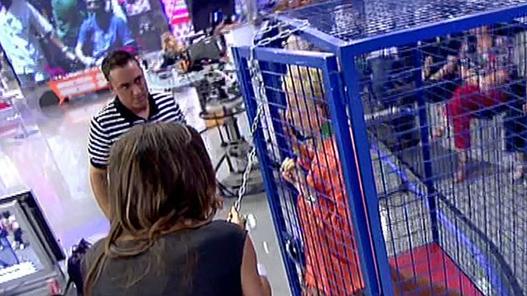 Un comentario equivocado le llevó a la jaula y el castigo desató su enfado