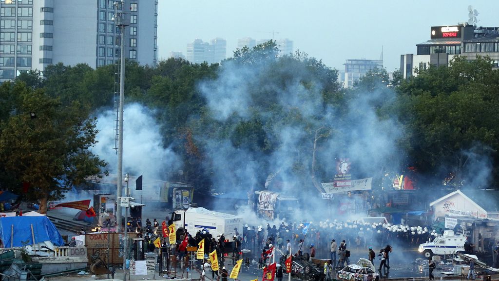Plaza Taksim, escenario de guerra en Turquía