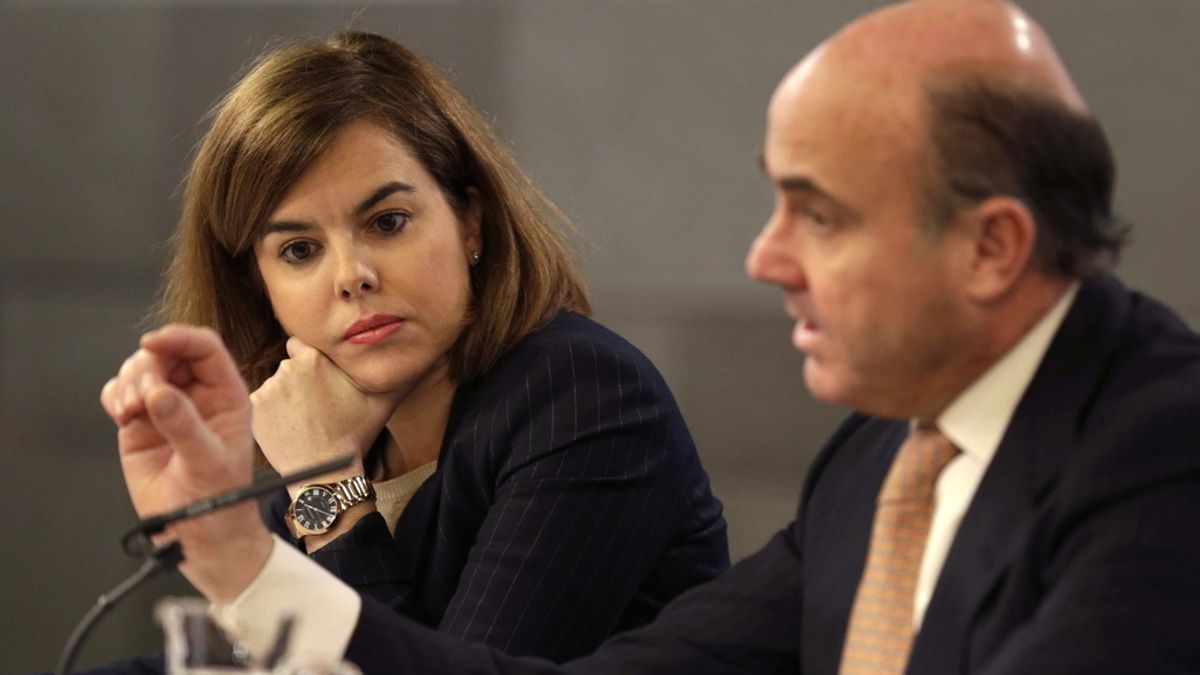 Soraya Sáenz de Santamaría y Luis de Guindos, tras el Consejo de Ministros