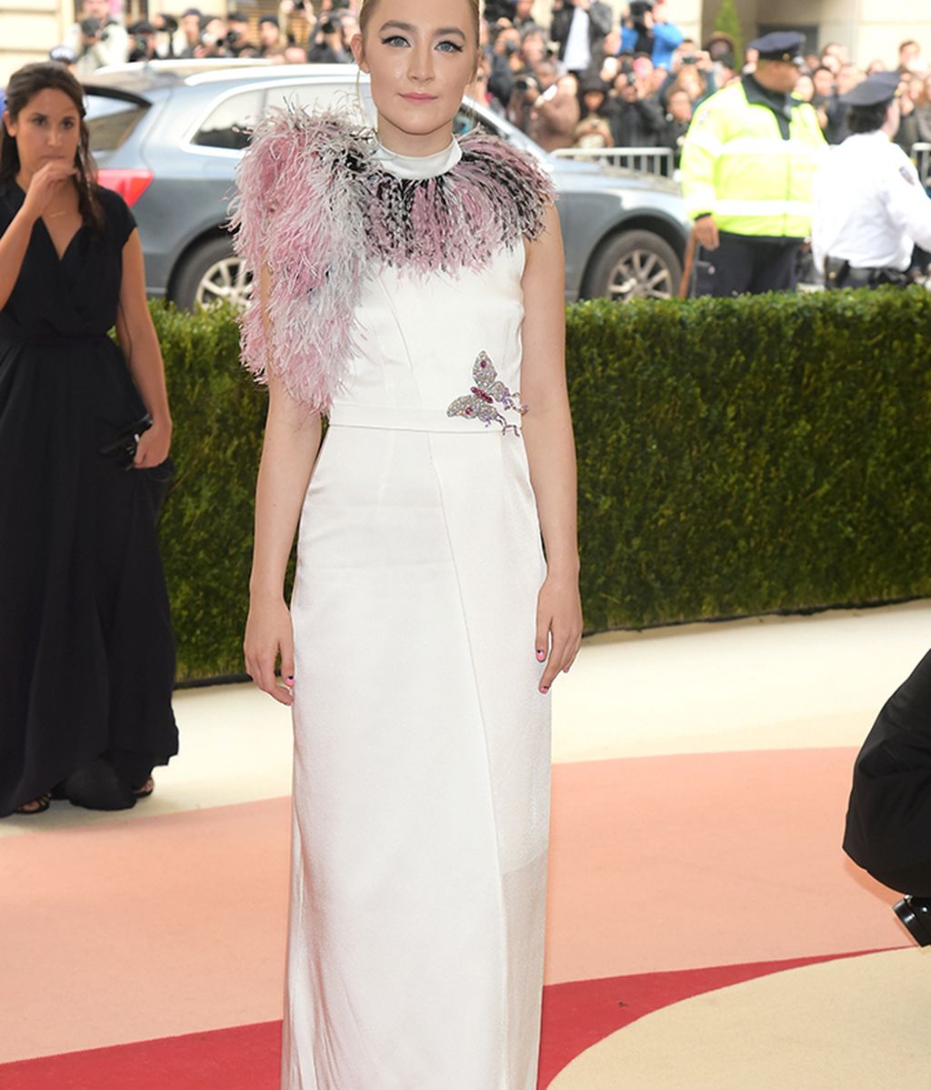 Saoirse Ronan vestida de Christopher Kane