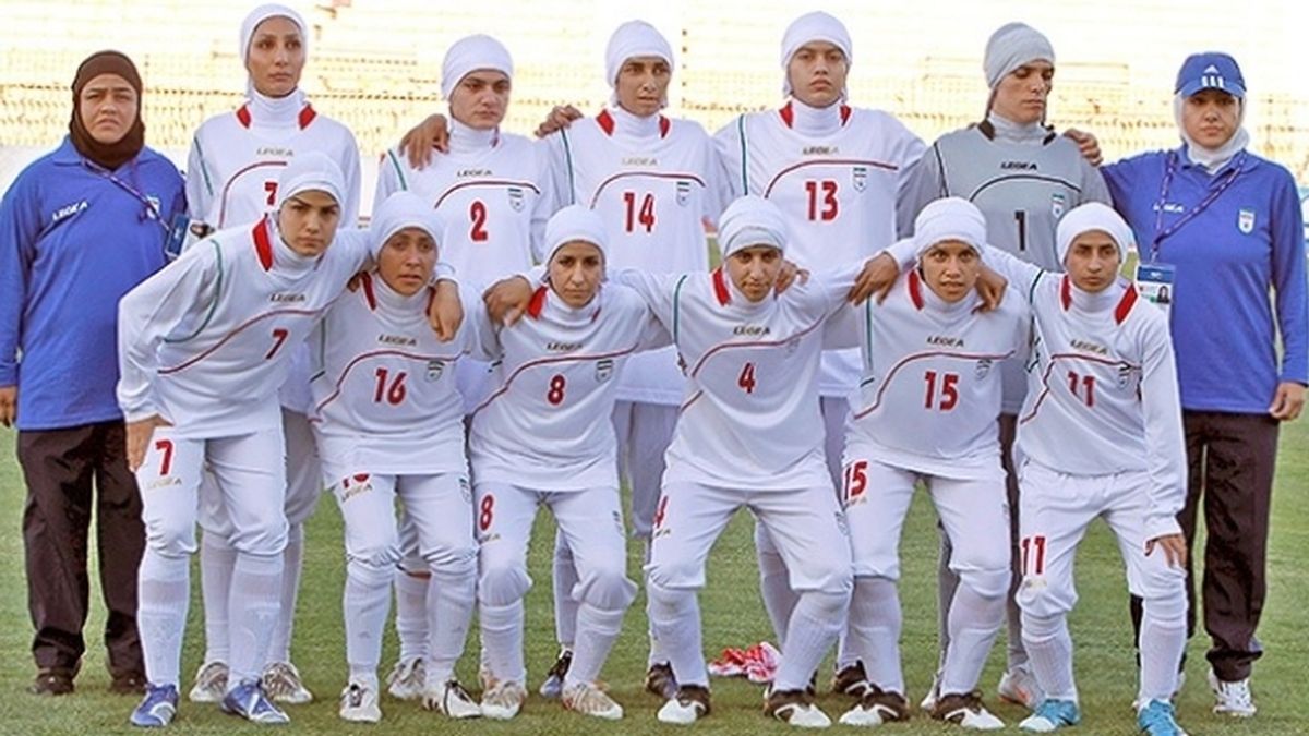 Expulsan a cuatro mujeres de la selección femenina de Irán por ser hombres