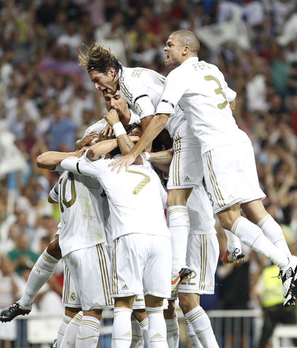 El R.Madrid celebra el gol de Xabi Alonso en el min 8 de la segunda parte (2-2)