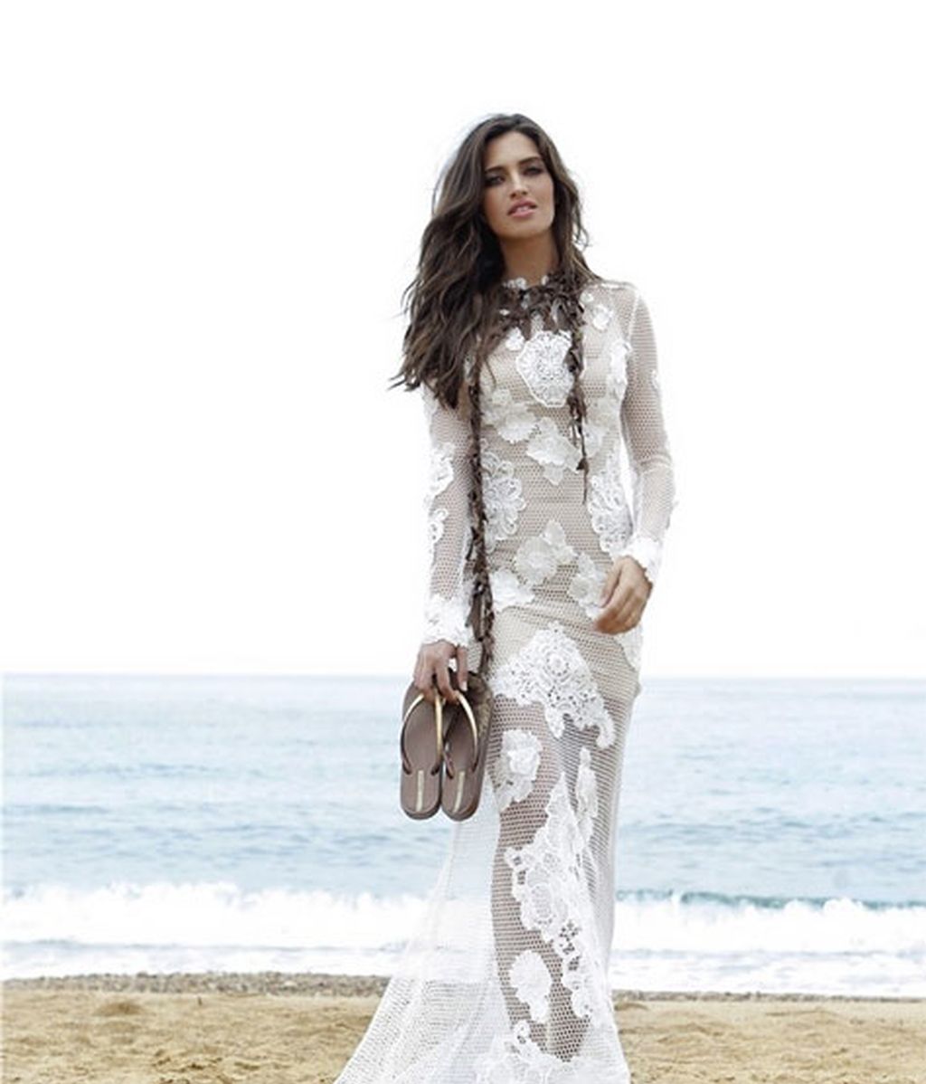 La periodista, sucesora de Gisele Bundchen, imponente en la Costa Brava