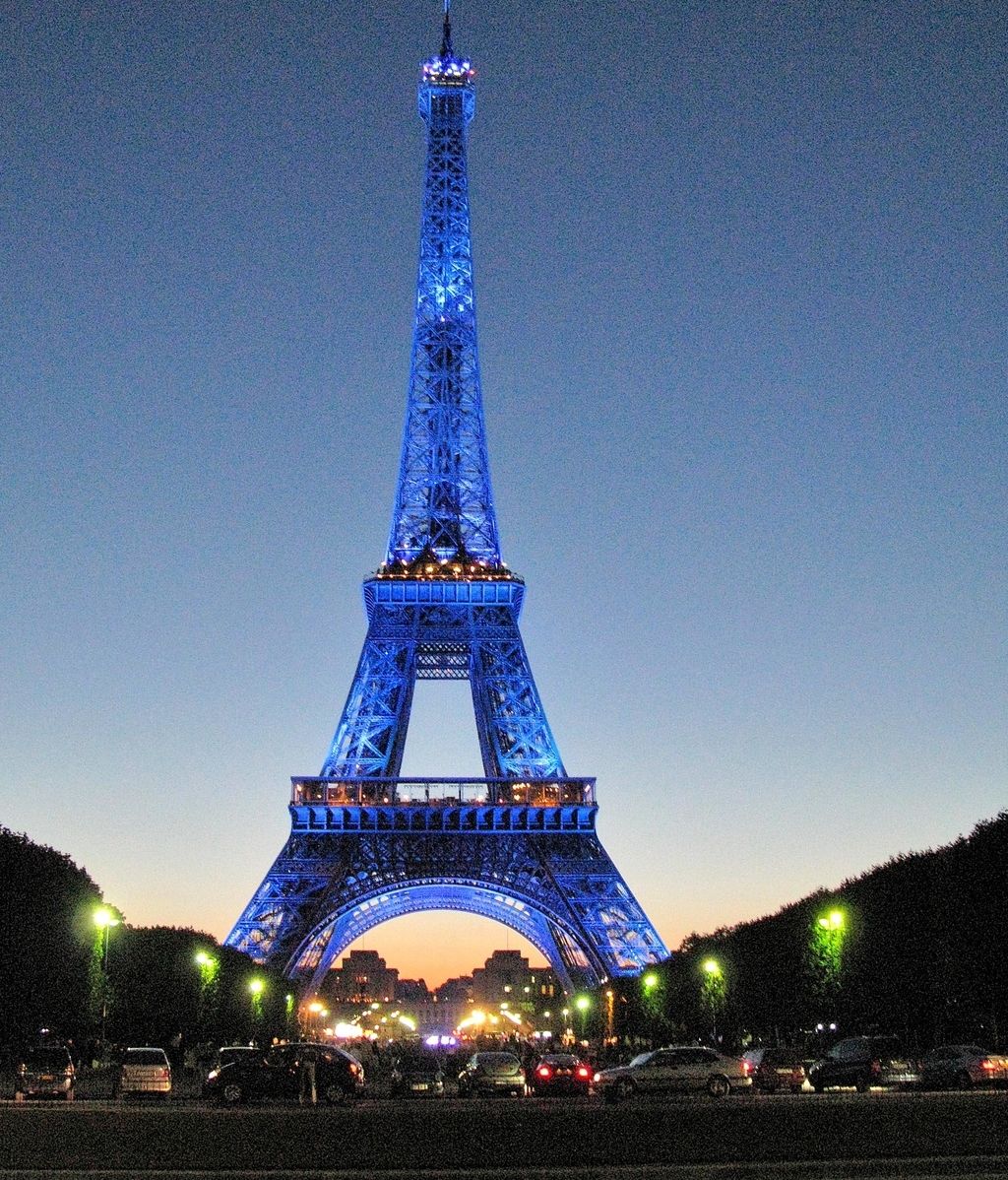 Feliz cumpleaños Torre Eiffel