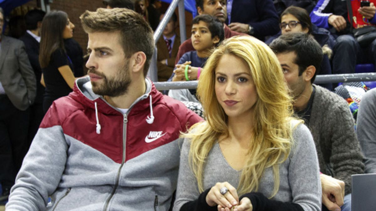 Shakira y Piqué, igual de enamorados en un partido de basket