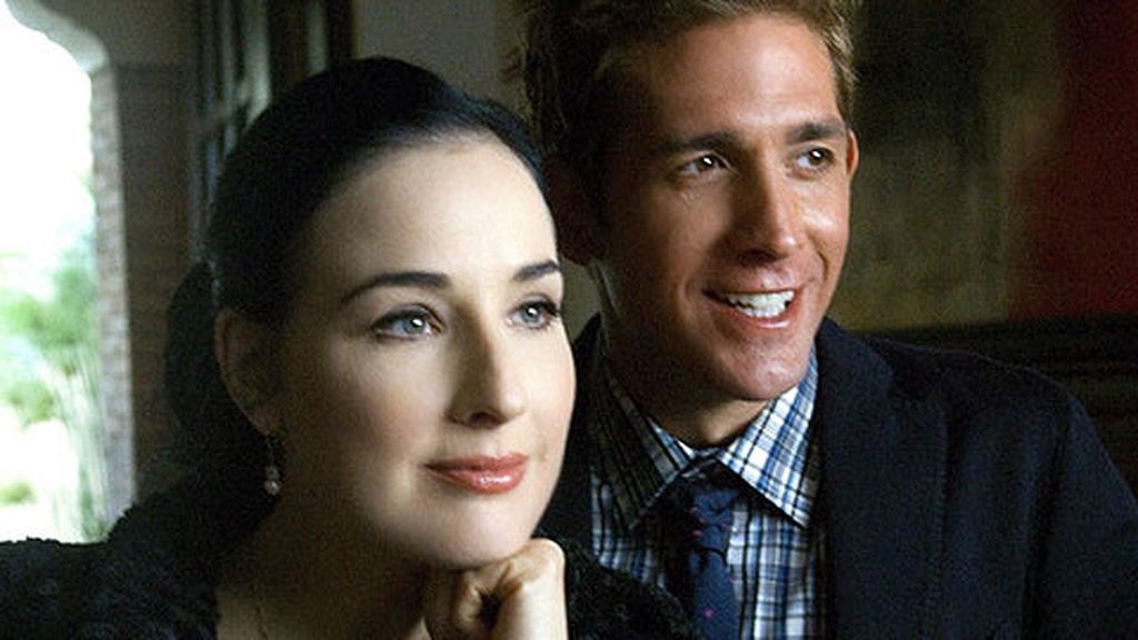 La famosa artista encarna a una espectacular maestra que visita el laboratorio del CSI