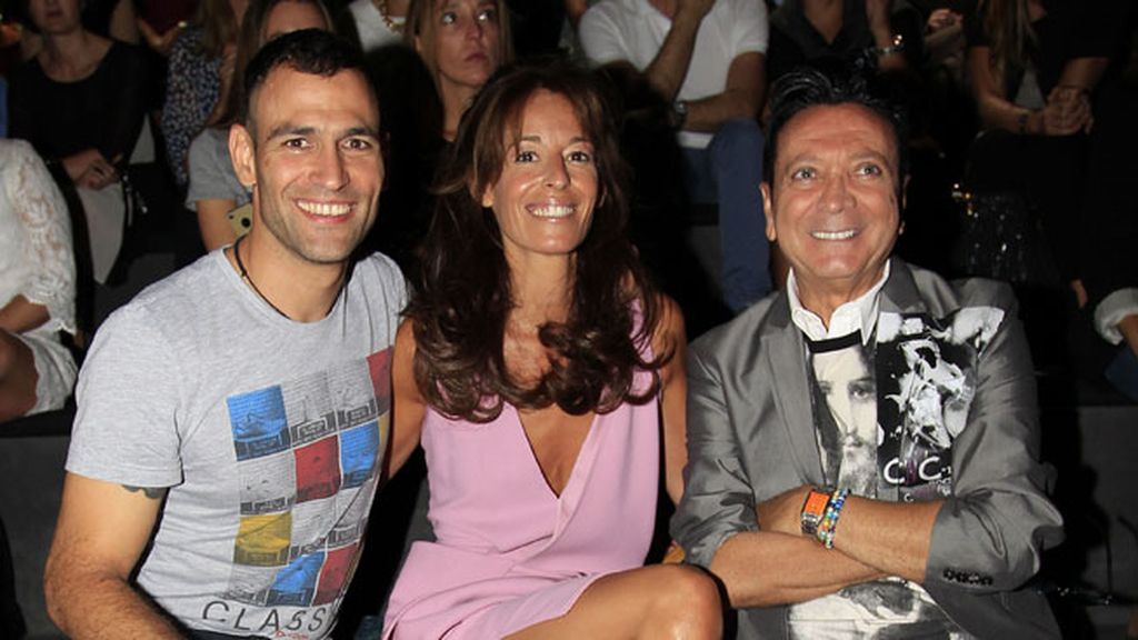 Ana Fernández, Helen Lindes y Marta Etura, guapas en el 'front row' de la FWM
