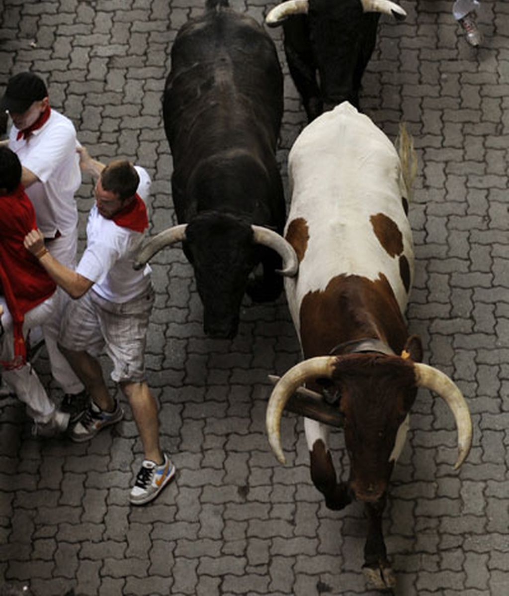 Rozando el asta del toro