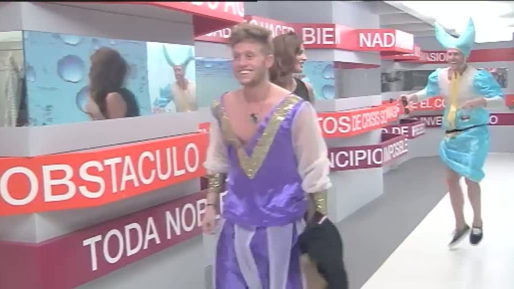 Muy propios con los disfrace de cuento de hadas de las chicas