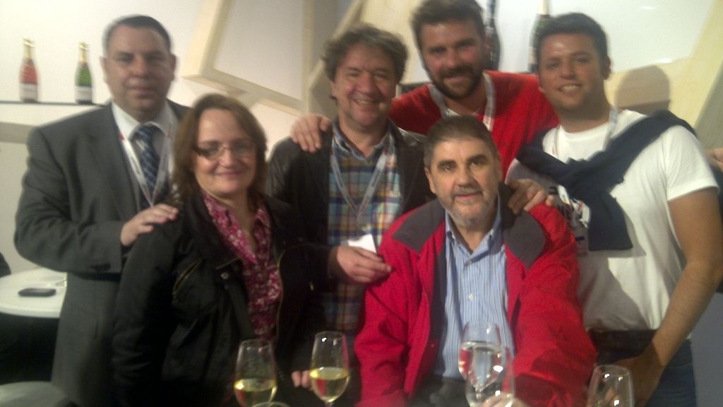 José Luis, con su familia, 5 días después de su salida del hospital celebrándolo en la Feria Gastronómica de Barcelona