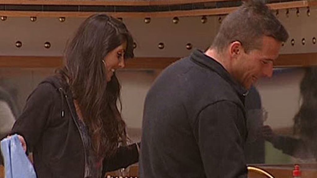 Arturo y Carol, mucho feeling en su primera noche juntos