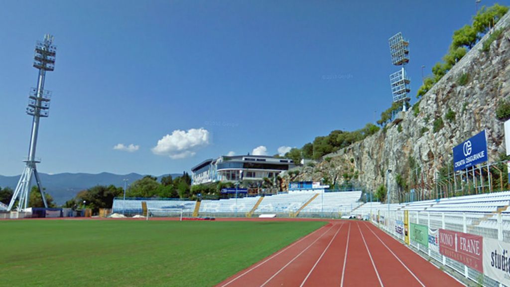 Kantrida, un estadio diferente en un acantilado de piedra con vistas al mar