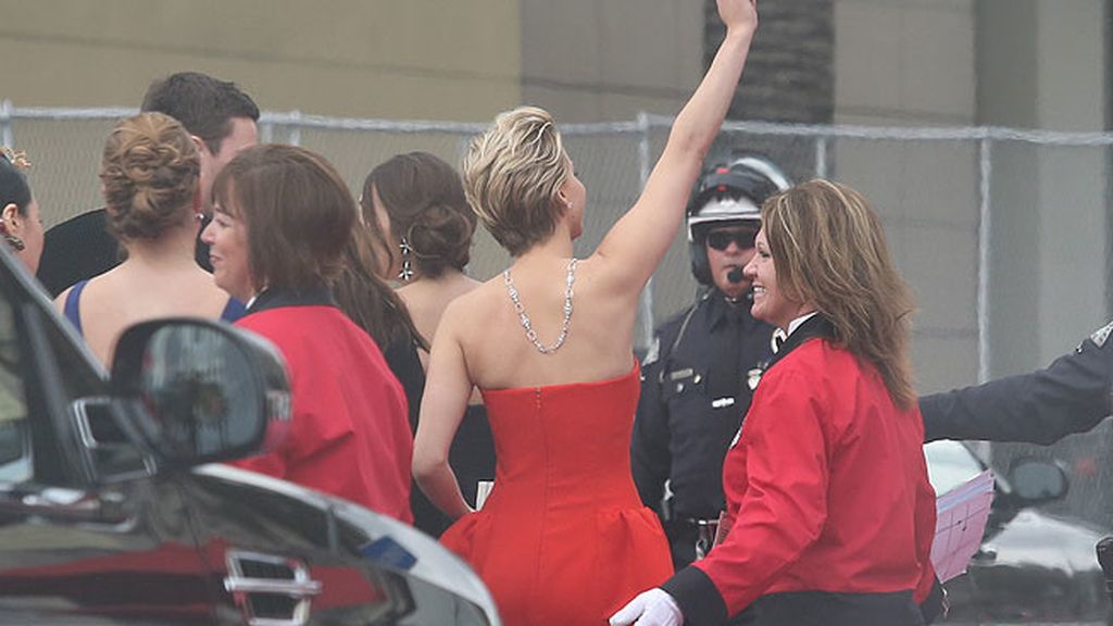 ¡Jennifer Lawrence vuelve a caerse!