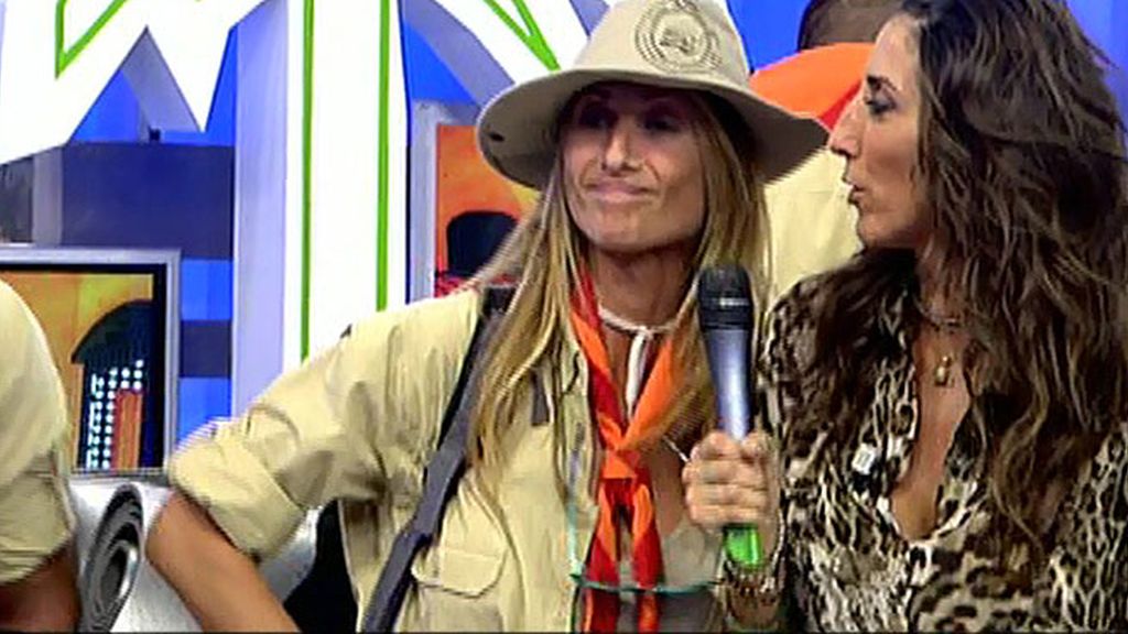 Los scouts visitan 'Sálvame' antes de emprender su camino al campamento